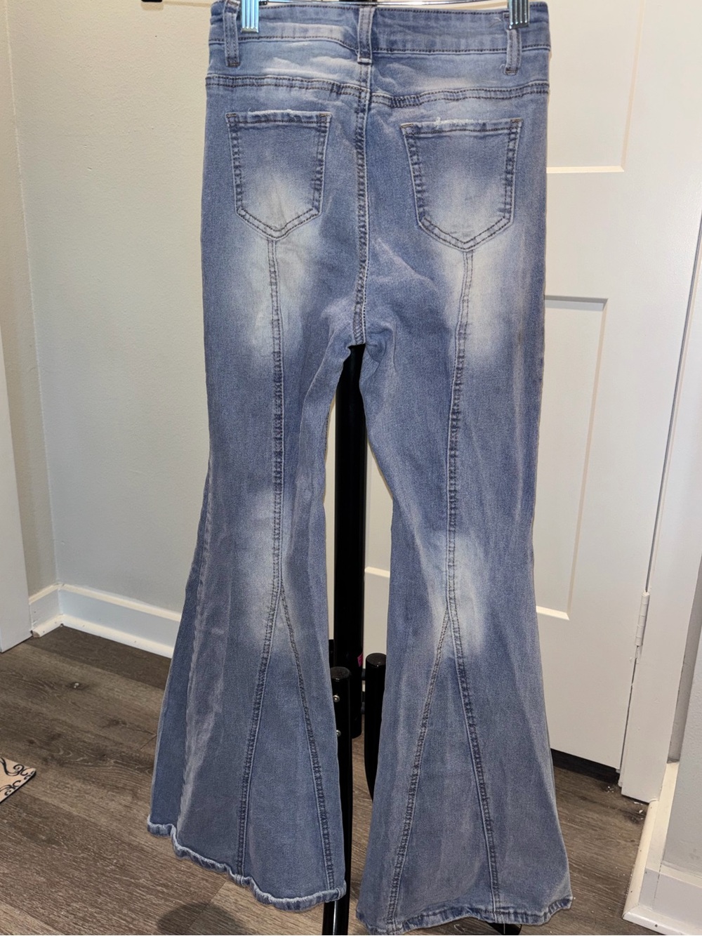 Light Wash Flared Women's Jeans - Classic 70s Flare High-Rise Style - Picture 2 of 2
